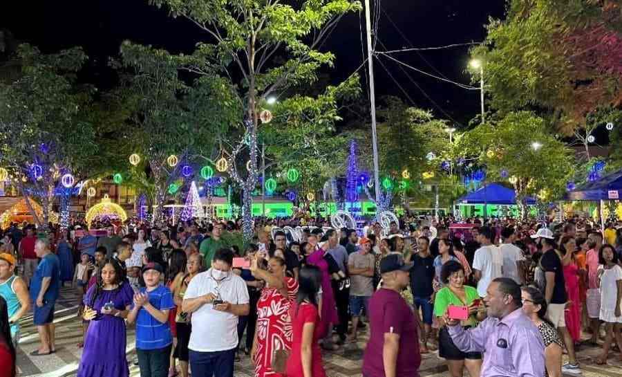 Aproximadamente 10 mil pessoas visitaram a Praça da Revolução na noite de Natal